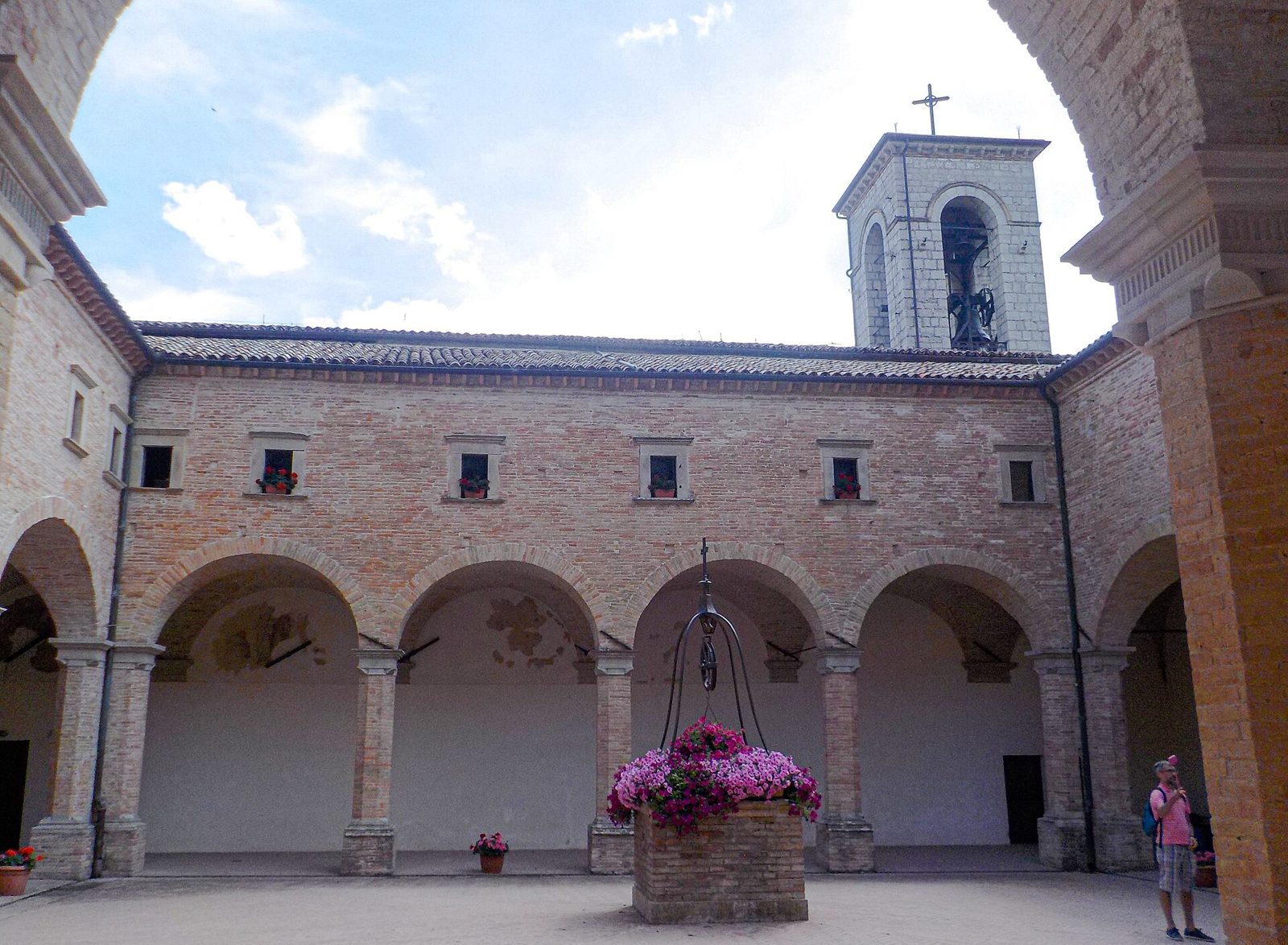 Basilica di Sant'Ubaldo, chiostro